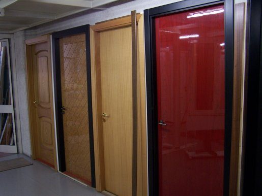 Infissi in legno esposti in sede
